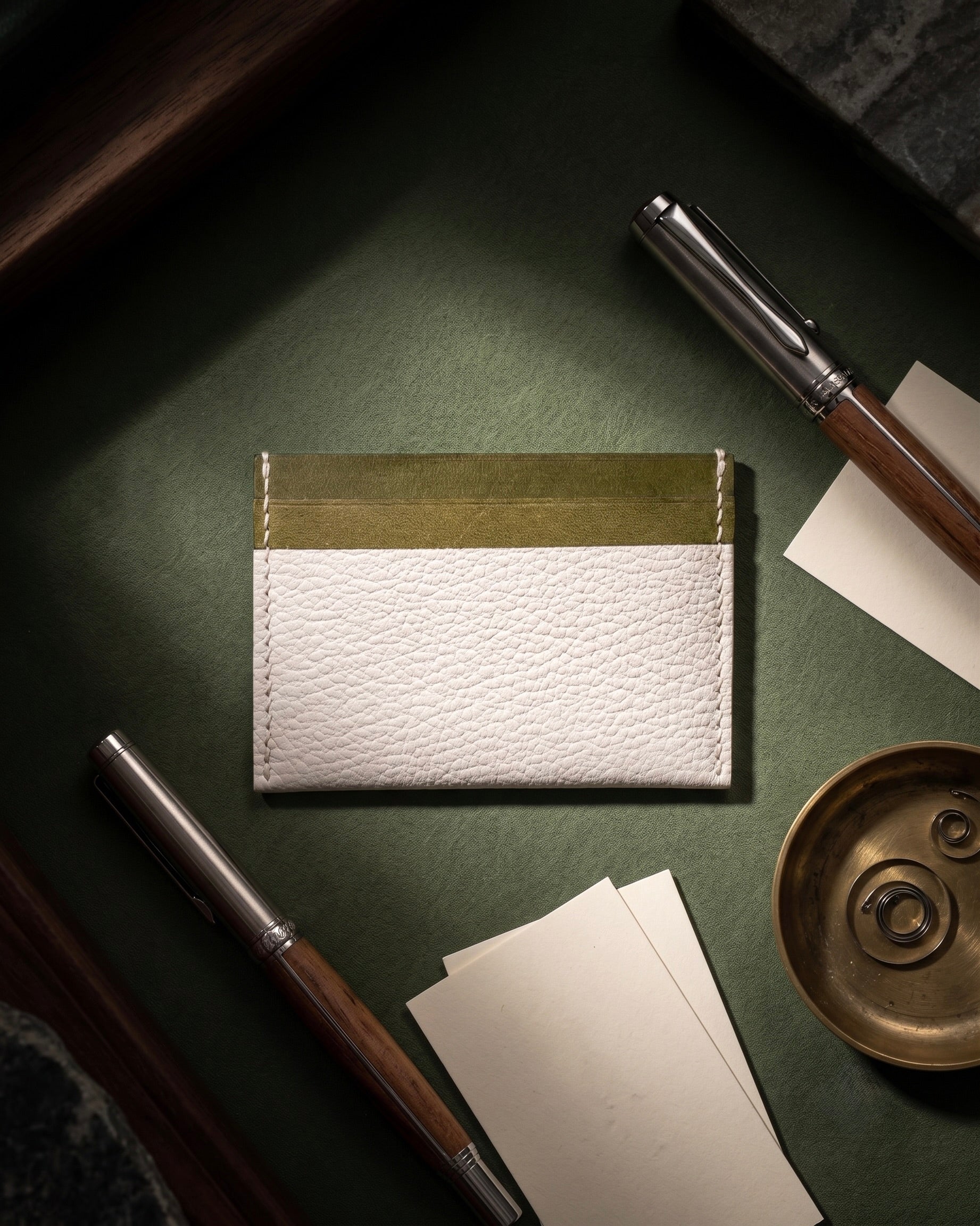 5-Slot Cardholder made with the finest Linen threads, Saddle stitched with White Chevre Leather from Alran and Olive Pueblo Leather from Badalassi Carlo for leather crafting workshop